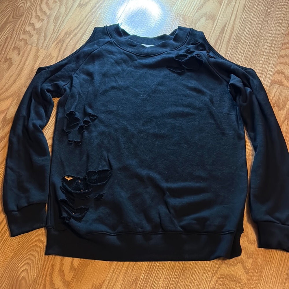 Boutique sweater Emma brand cold shoulder with holes size S